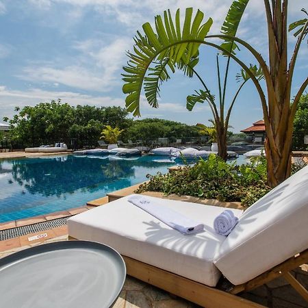 Hotel The Capital Zimbali Ballito Exterior foto The pool at the hotel