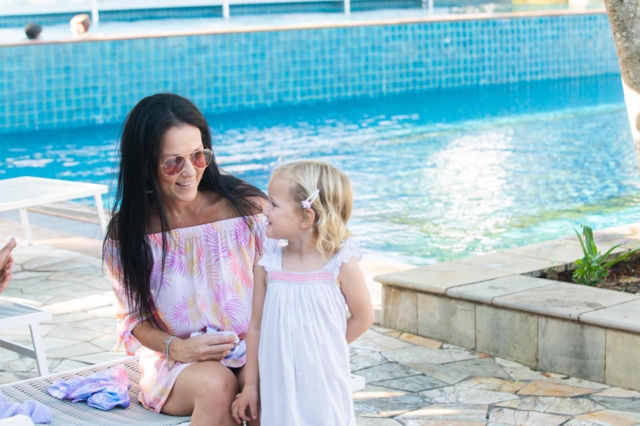 Hotel The Capital Zimbali Ballito Exterior foto A mother and her daughter