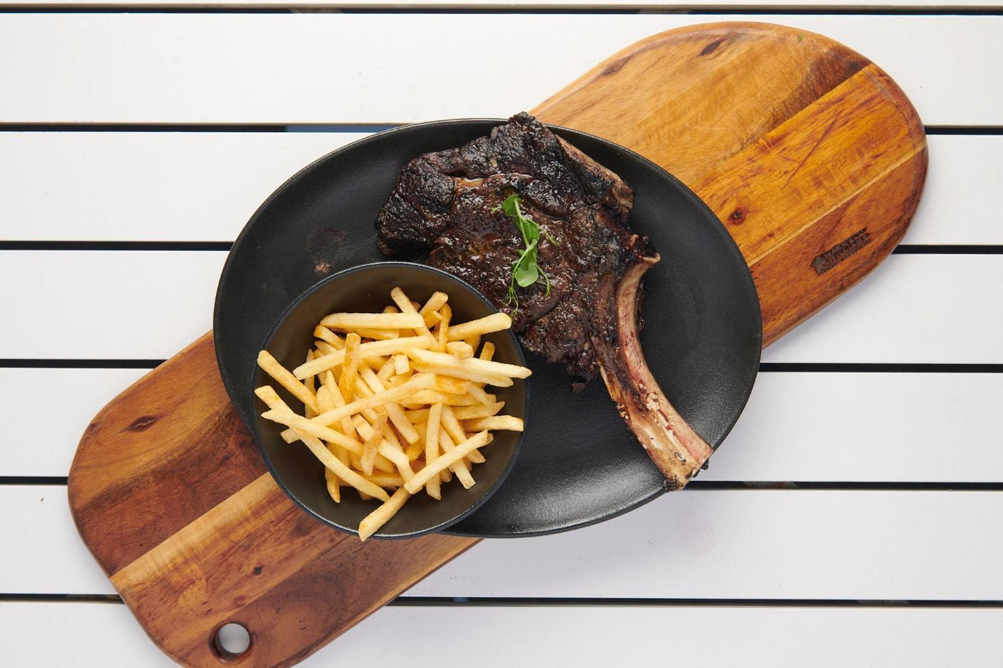 Hotel The Capital Zimbali Ballito Exterior foto A steak and chips meal